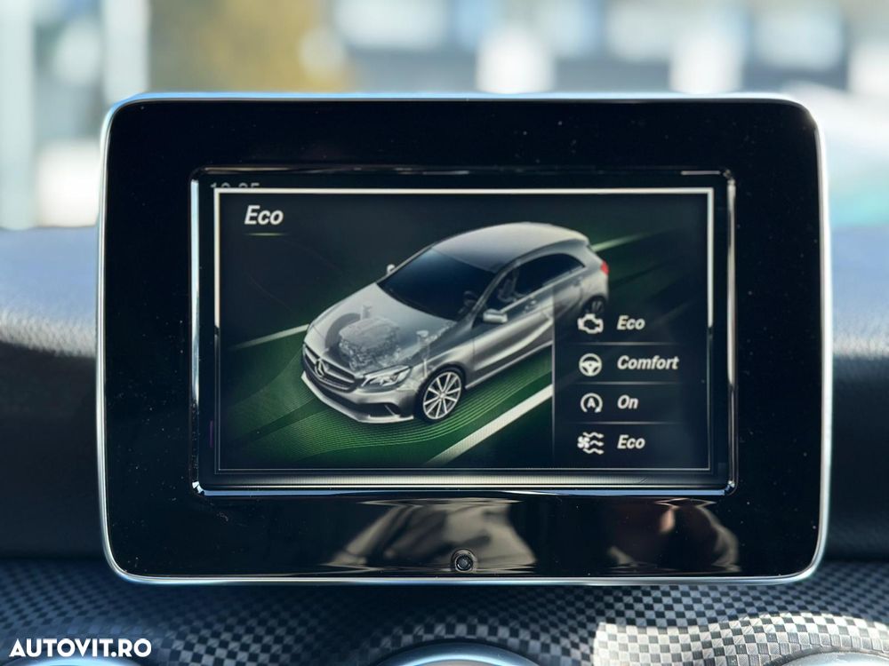 Mercedes-Benz A 180 7G-DCT Urban - 32