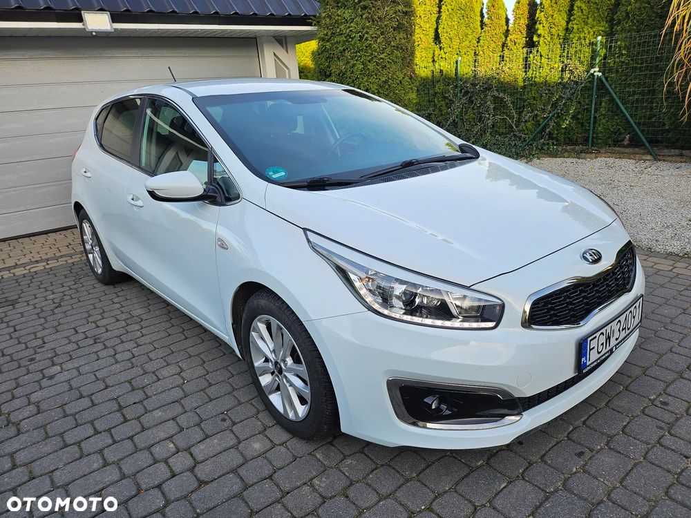 Kia Ceed 1.6 CRDi 136 ISG Dream Team Edition - 15
