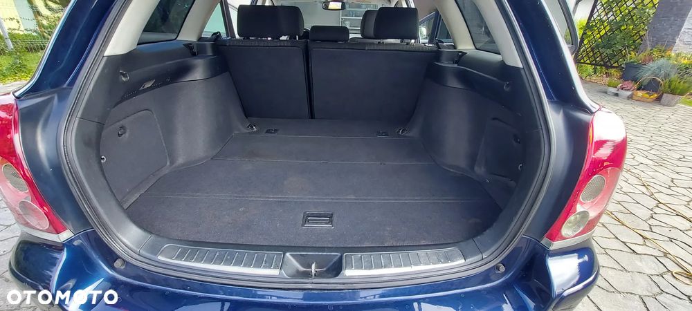 Toyota Avensis 1.8 VVT-i Luna - 12