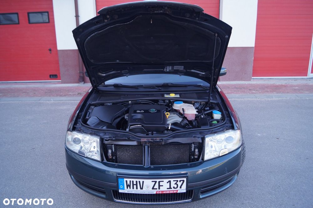 Skoda Superb 2.0 Exclusive - 30