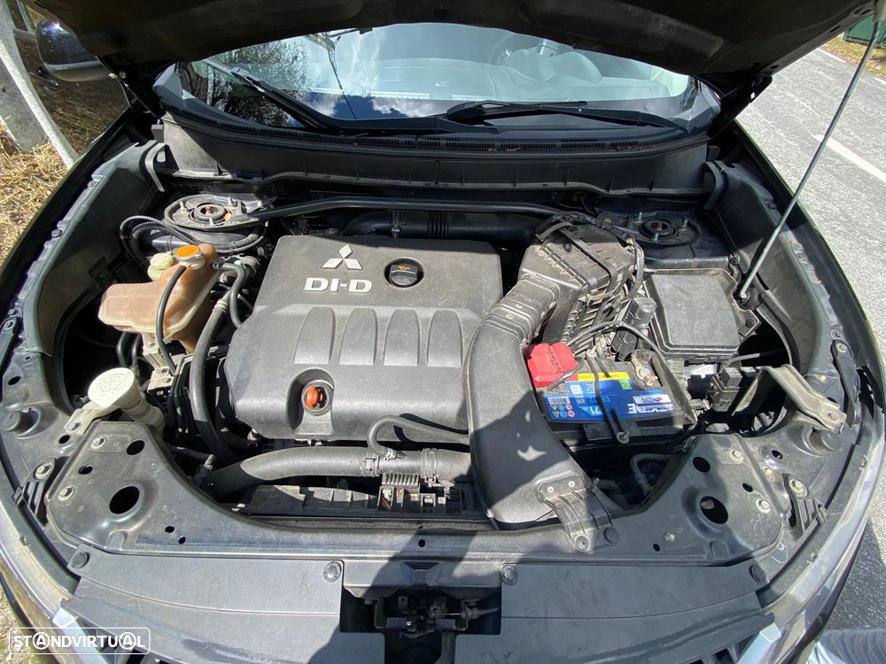 Mitsubishi Outlander 2.0 DI-D SW 4WD - 15