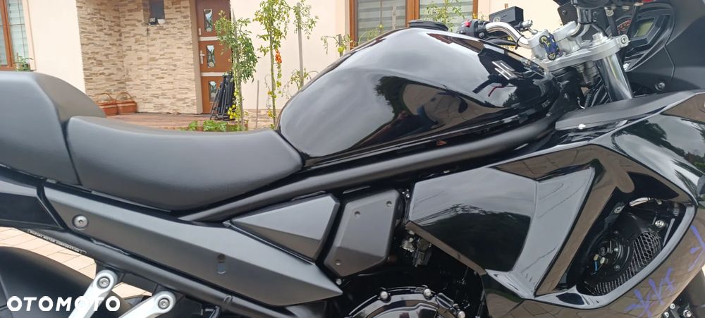 Suzuki GSX - 25