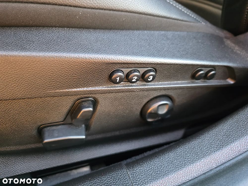 Alfa Romeo Giulia 2.0 Turbo 16V AT8-Q4 Estrema - 7