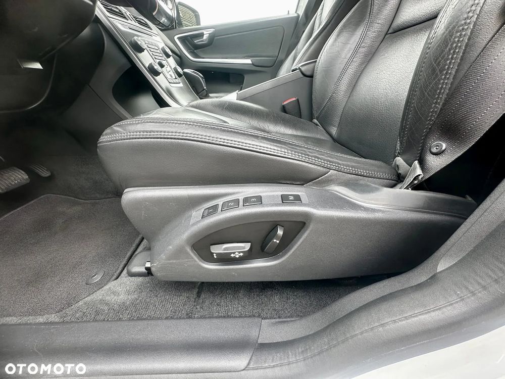 Volvo XC 60 D4 AWD Geartronic Summum - 19