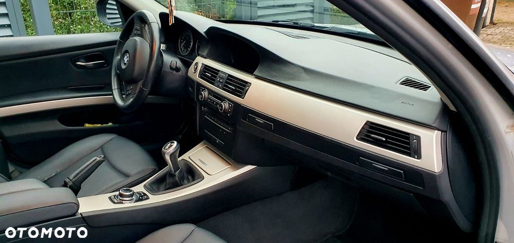 BMW Seria 3 320d DPF Efficient Dynamics Edition - 10