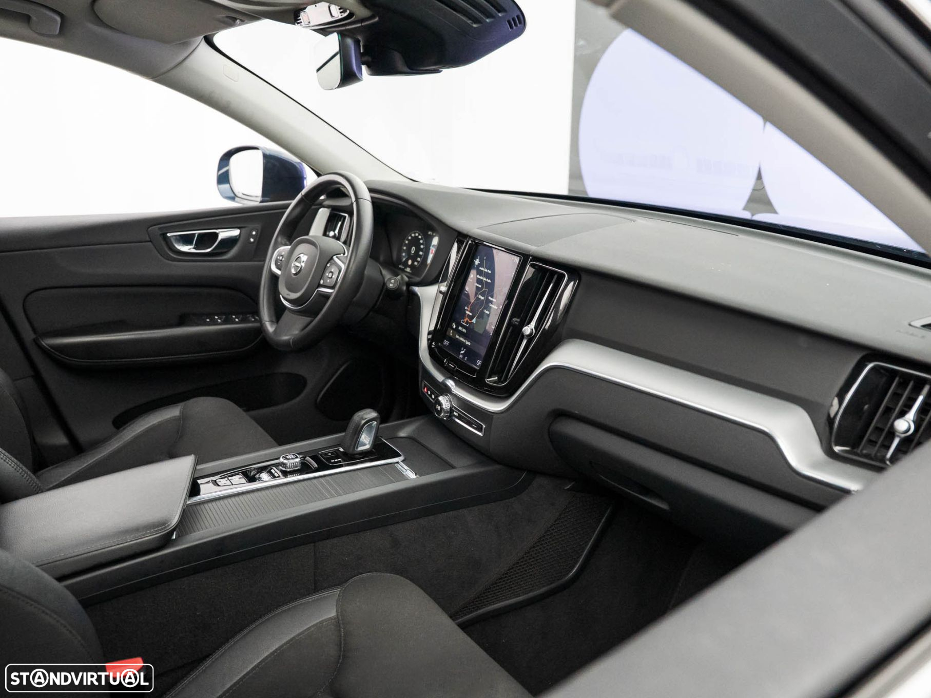 Volvo XC 60 2.0 T8 PHEV Momentum Plus AWD - 40