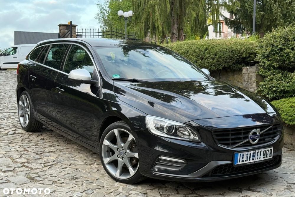Volvo V60 D2 R-Design - 2