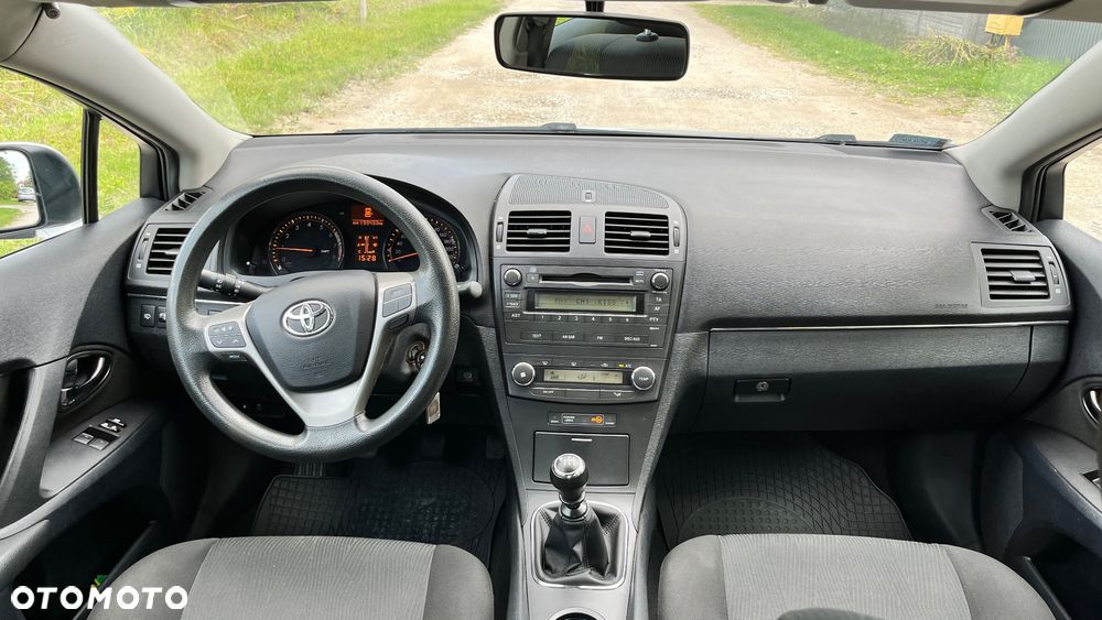 Toyota Avensis 1.8 Sol - 18