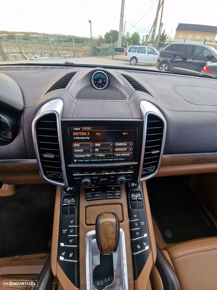 Porsche Cayenne - 22