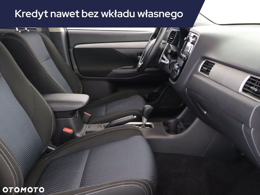 Mitsubishi Outlander - 11