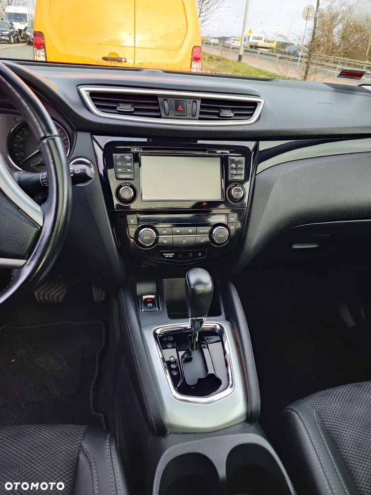 Nissan Qashqai 1.6 dCi Xtronic TEKNA+ - 4