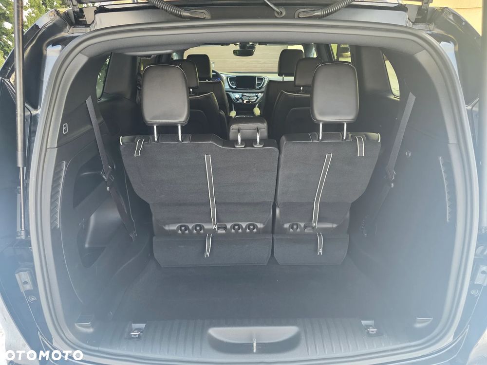 Chrysler Pacifica - 16