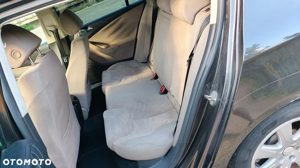 Volkswagen Passat 2.0 FSI Comfortline - 19