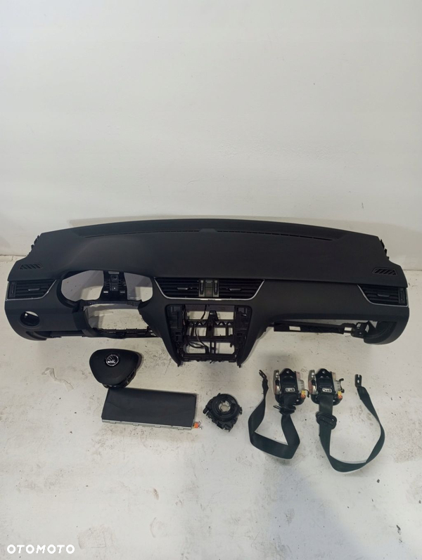 Konsola pulpit deska SKODA OCTAVIA 5E0 LIFT