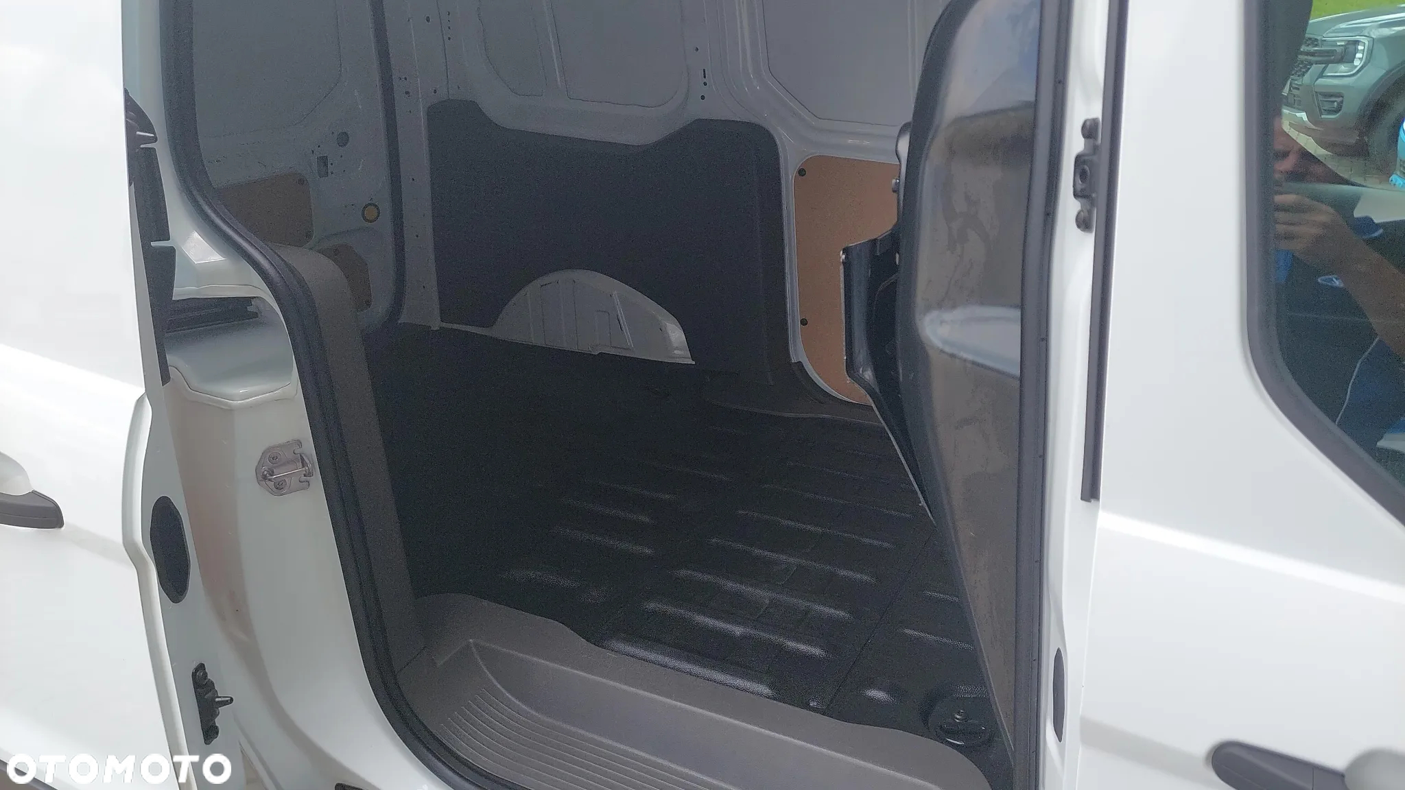 Ford CONNECT - 12