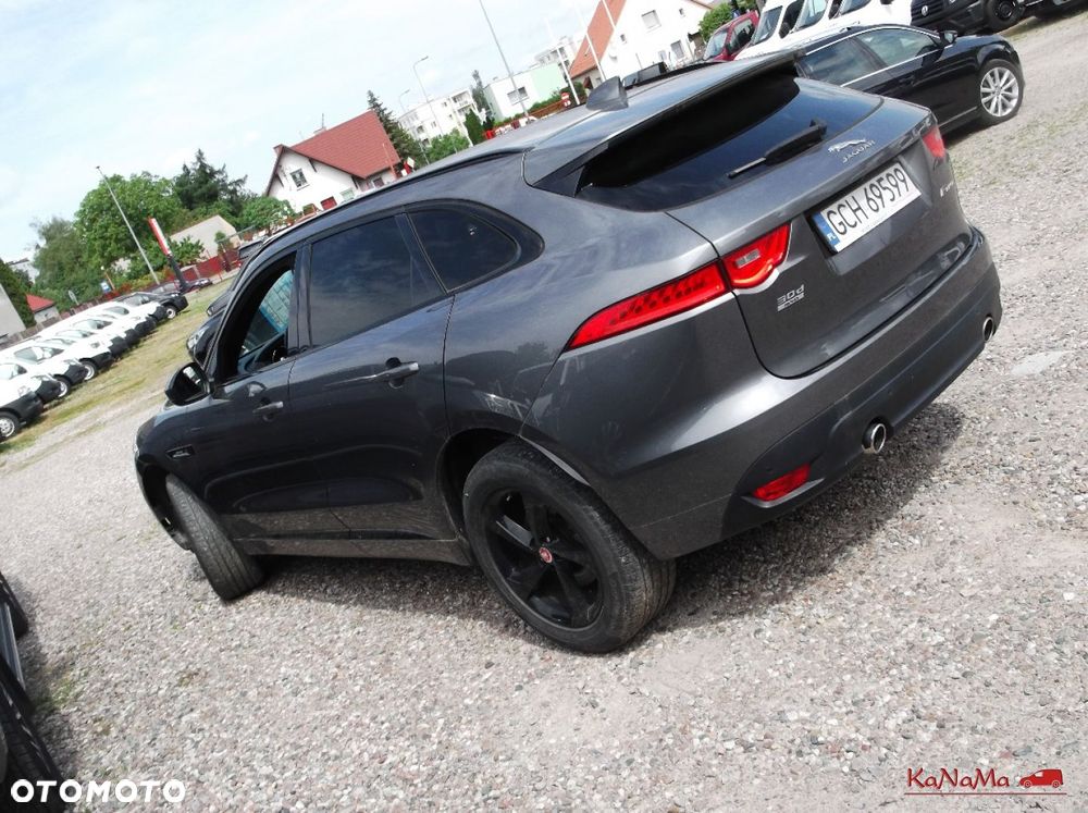 Jaguar F-Pace - 31