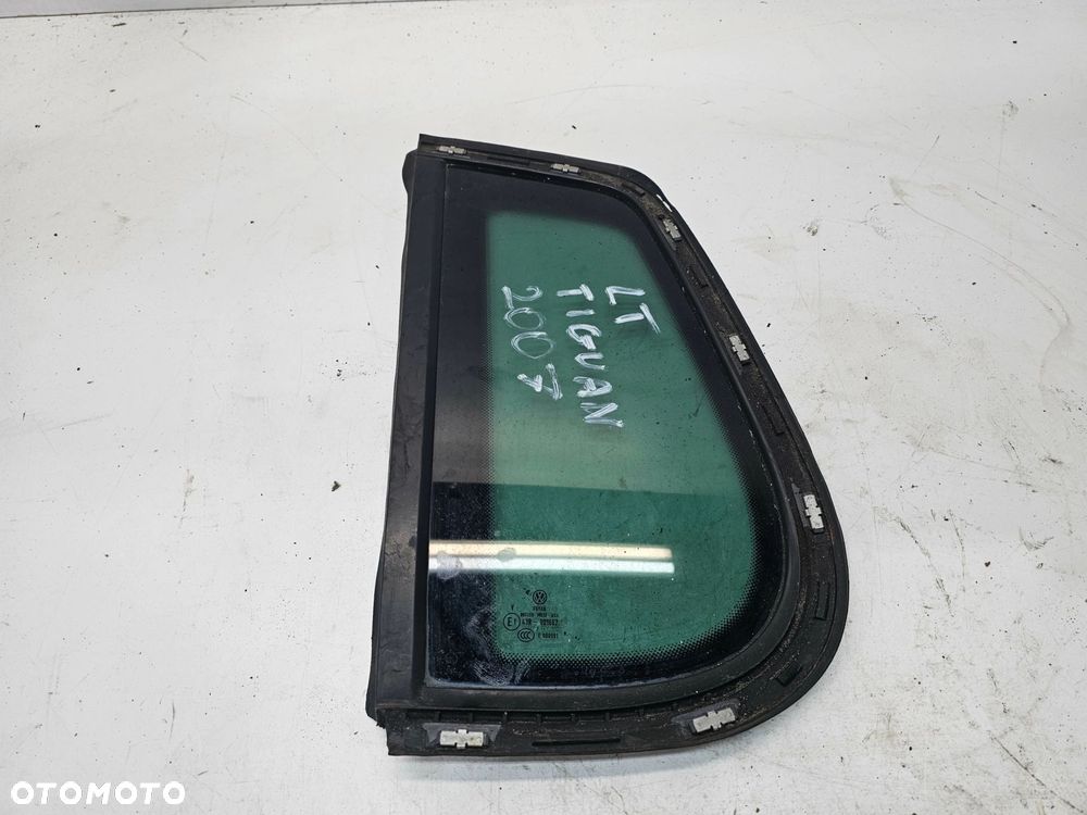 SZYBA KAROSERYJNA LEWY TYŁ VW TIGUAN 2007R POD CHROM 5N0845041L - 2