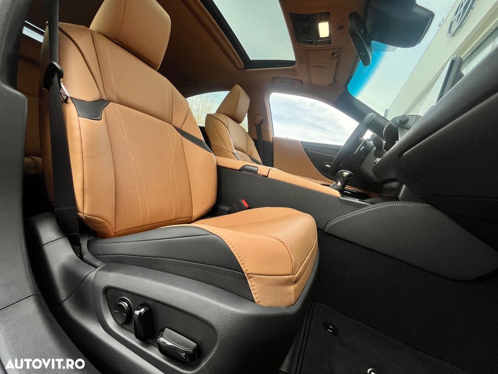 Lexus Seria ES 300h 2.5 TNGA HV 25H- 4X2 CVT Executive - 14