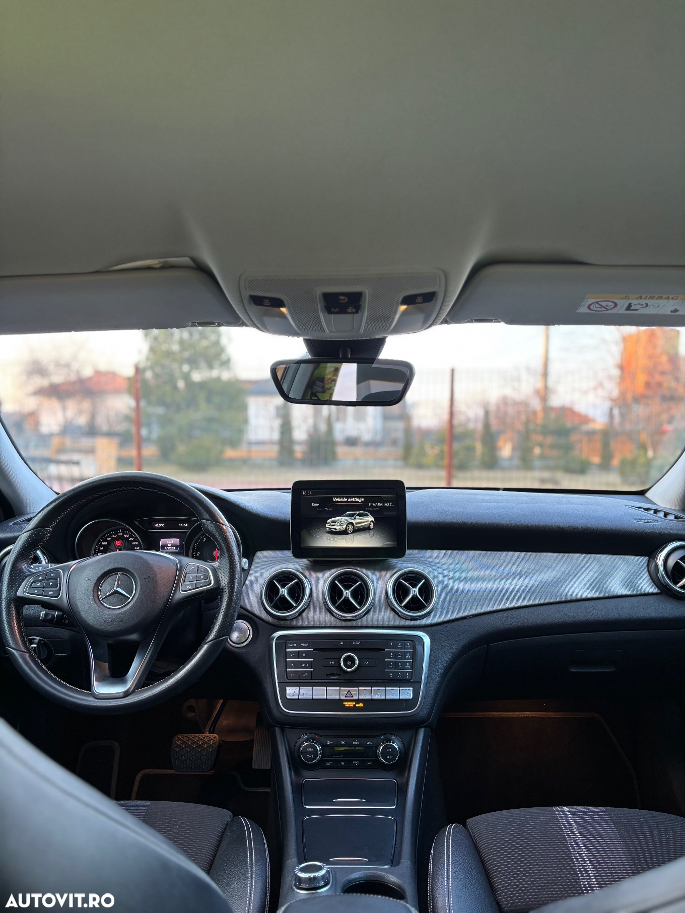 Mercedes-Benz GLA - 12