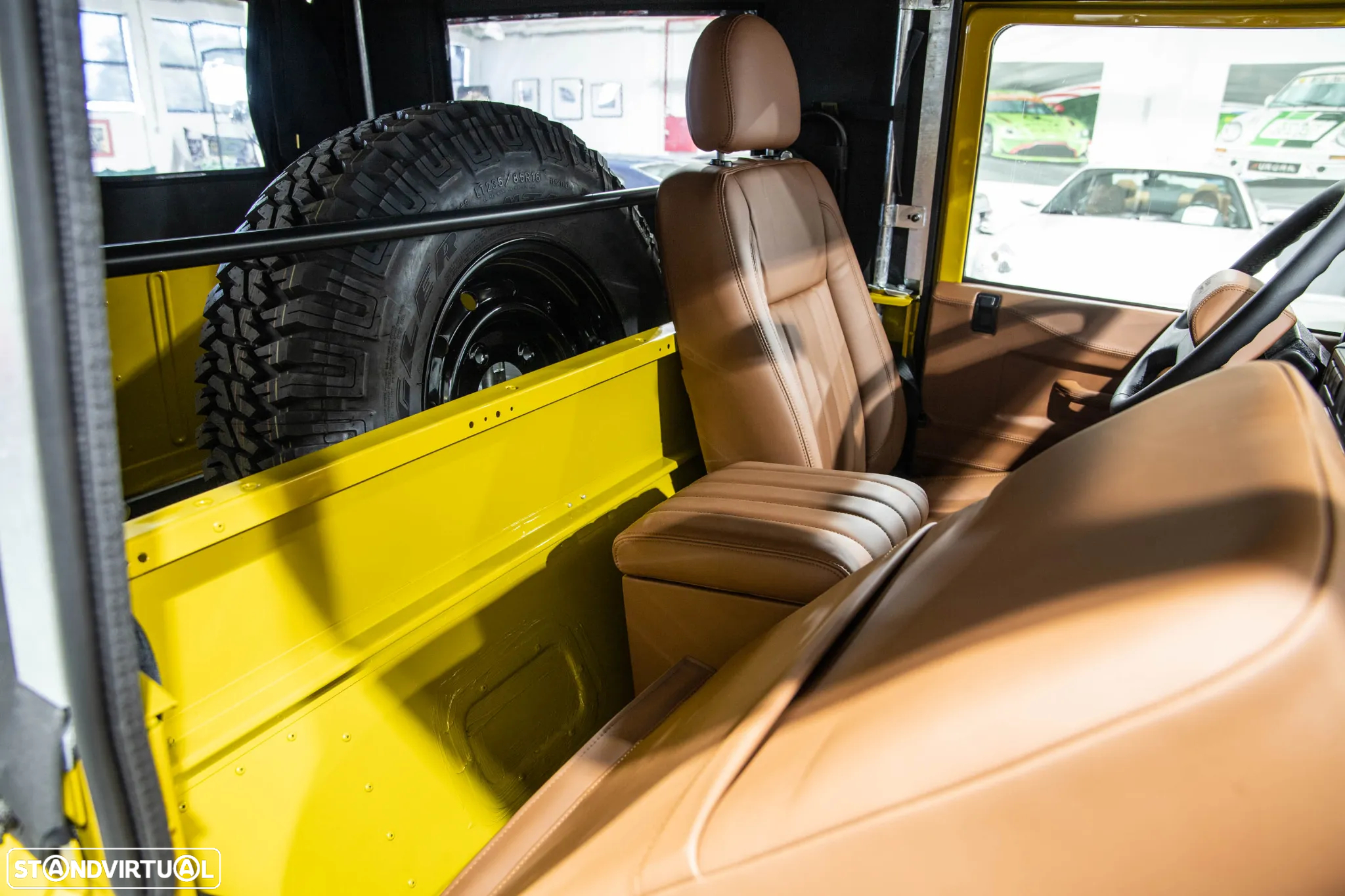 Land Rover Defender 90 SW 2.4 CRD E - 28
