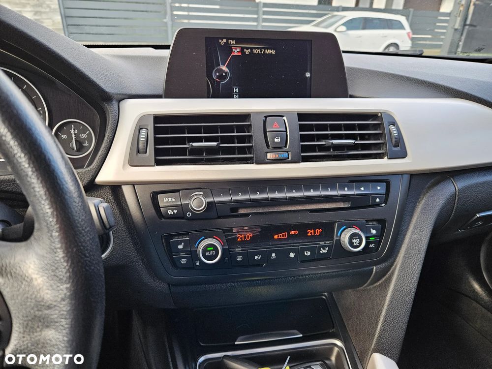 BMW Seria 3 318d Modern Line - 22