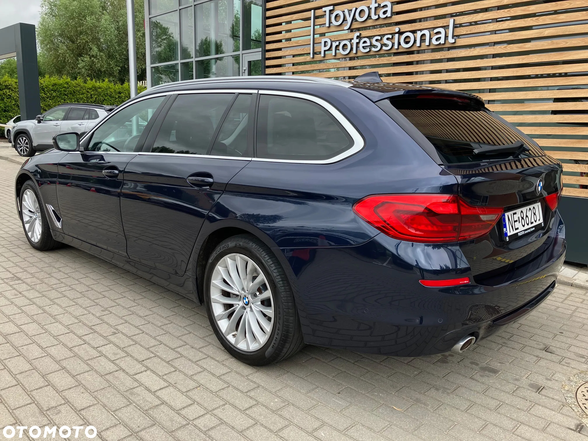 BMW Seria 5 520d xDrive Touring - 4