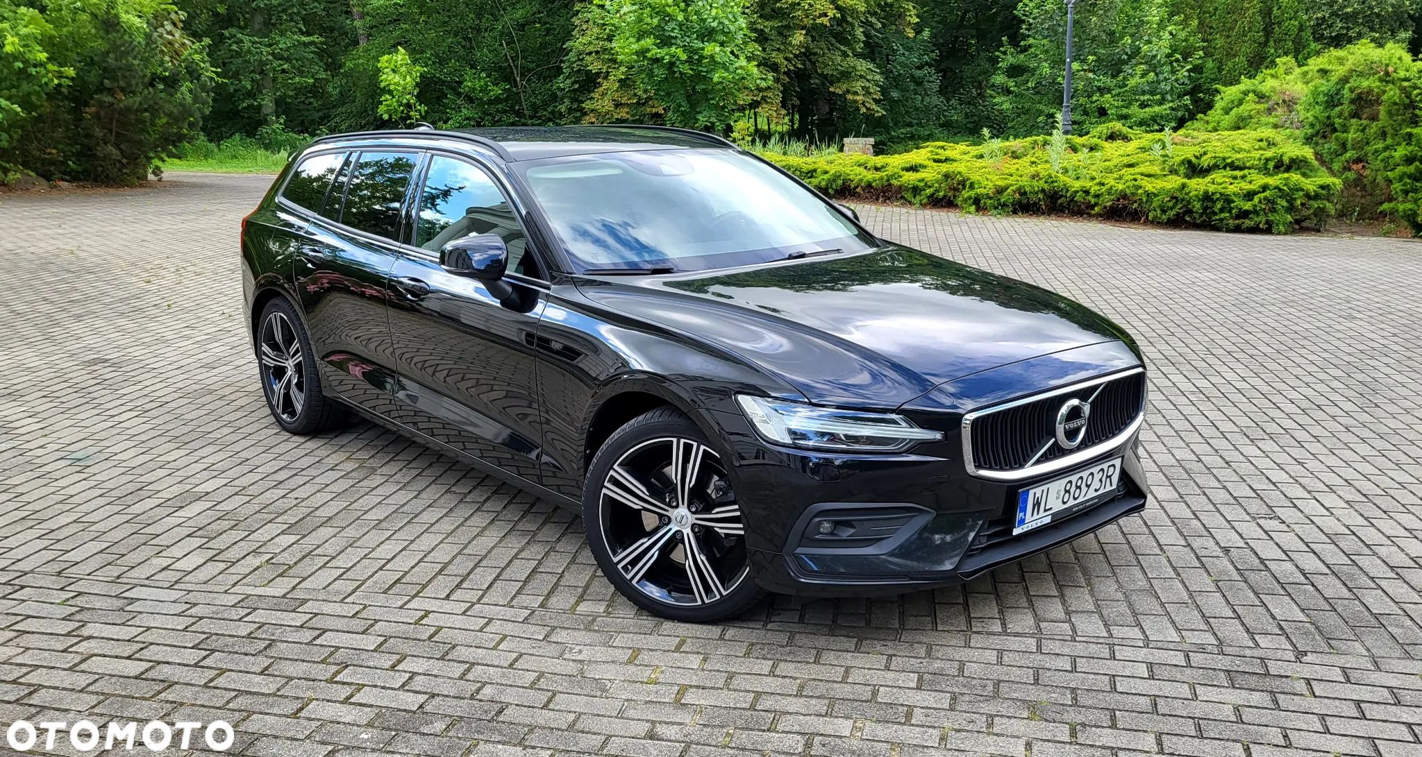 Volvo V60 D4 Momentum - 1