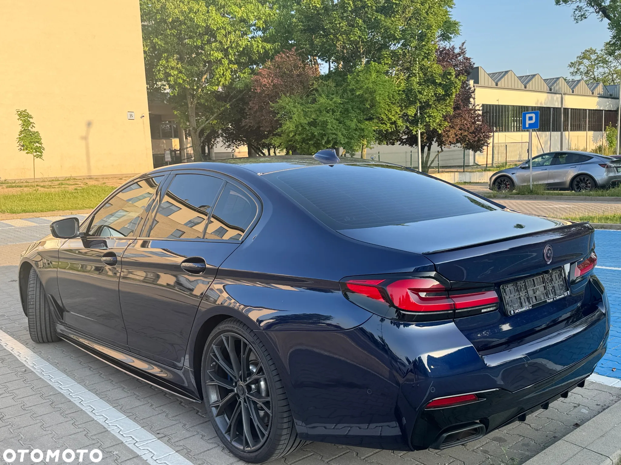 BMW Seria 5 M550i xDrive sport - 9