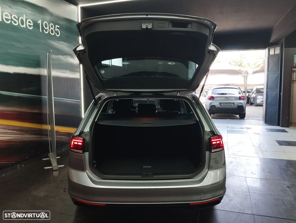 VW Passat Variant 2.0 TDI Business DSG - 11