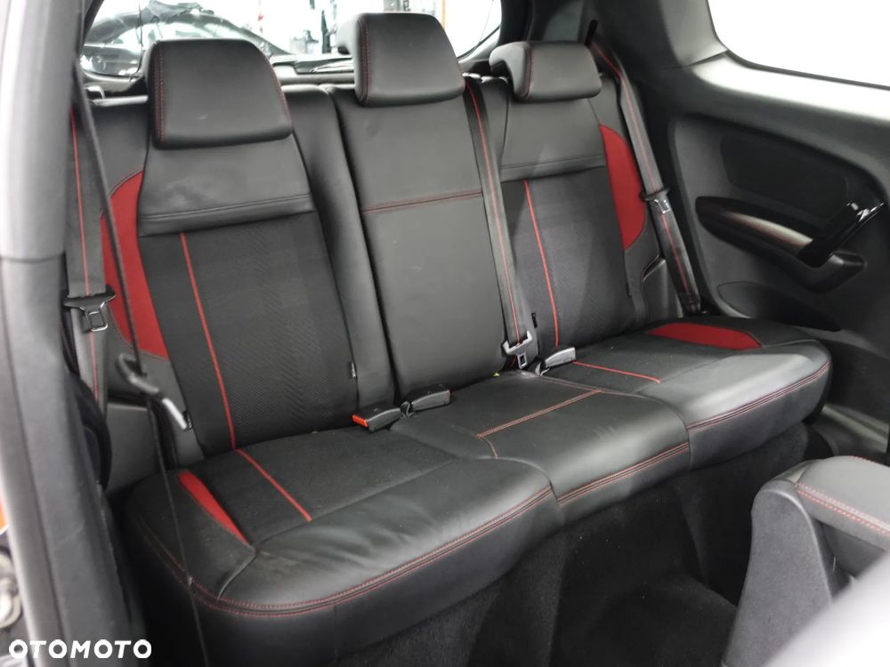 Peugeot 208 GTI 200 THP - 27