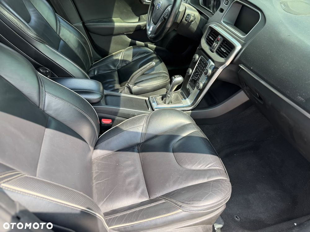 Volvo V40 D4 Drive-E R-Design Summum - 12