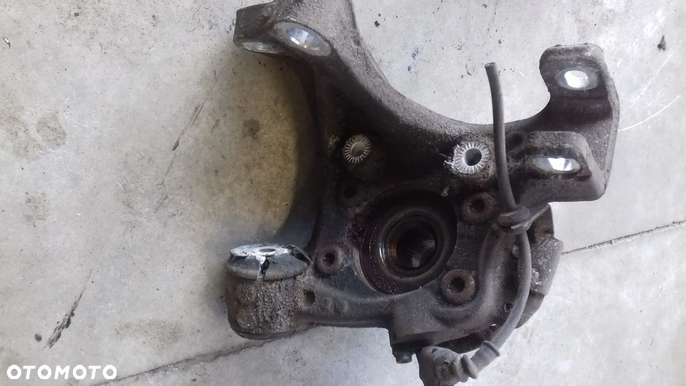 zwrotnica piasta lewa  tył quattro 4F0505433F A6 C6 3.2 FSI AUK - 2