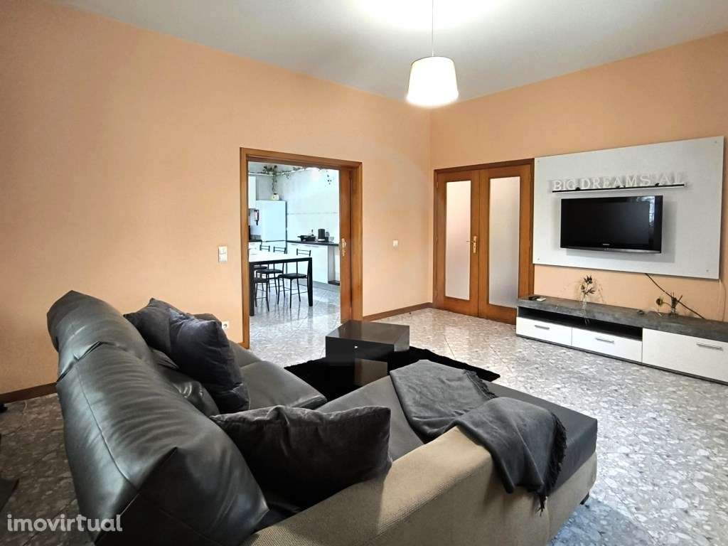 Moradia c/ Espaço Comercial e Alojamento Local em Rio Mau Vila do C... - Grande imagem: 2/36