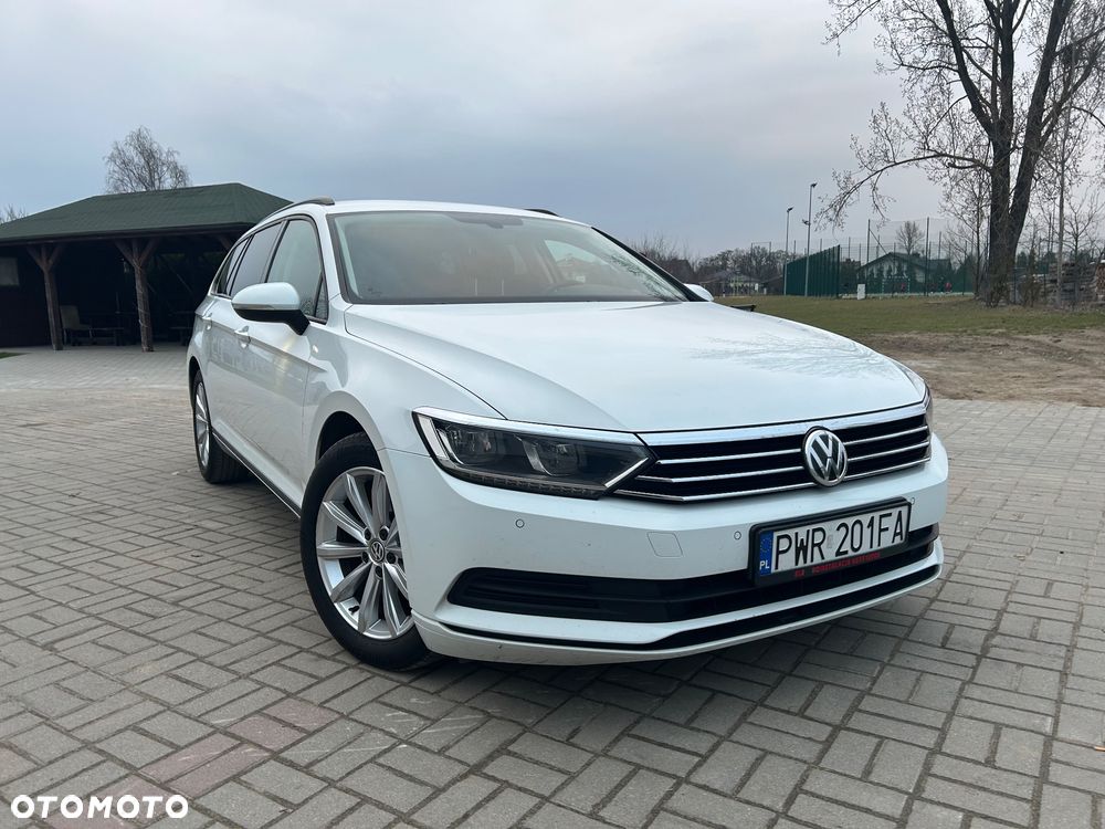 Volkswagen Passat - 1