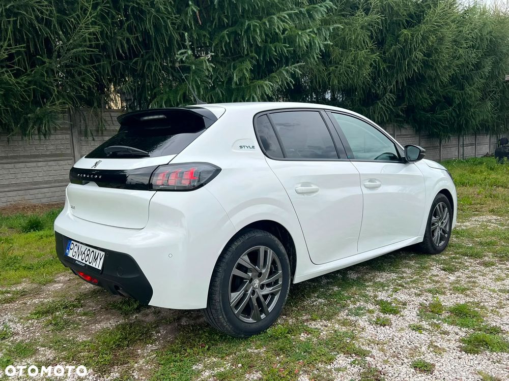 Peugeot 208 - 33
