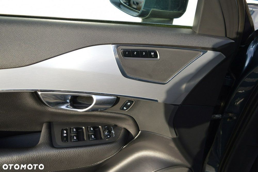 Volvo XC 90 D5 AWD Momentum - 35