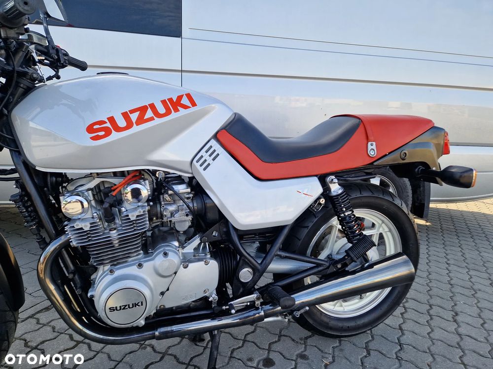 Suzuki GSX - 12