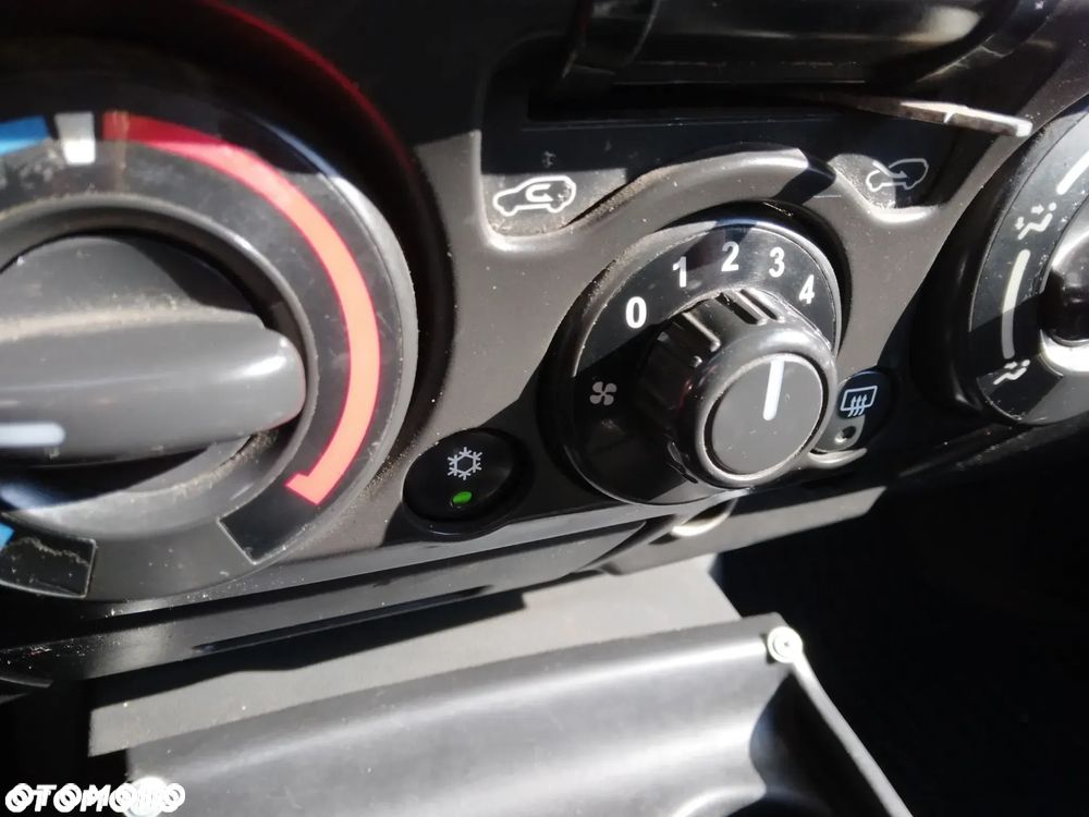 Isuzu D-Max 2.5d DC Basic - 17