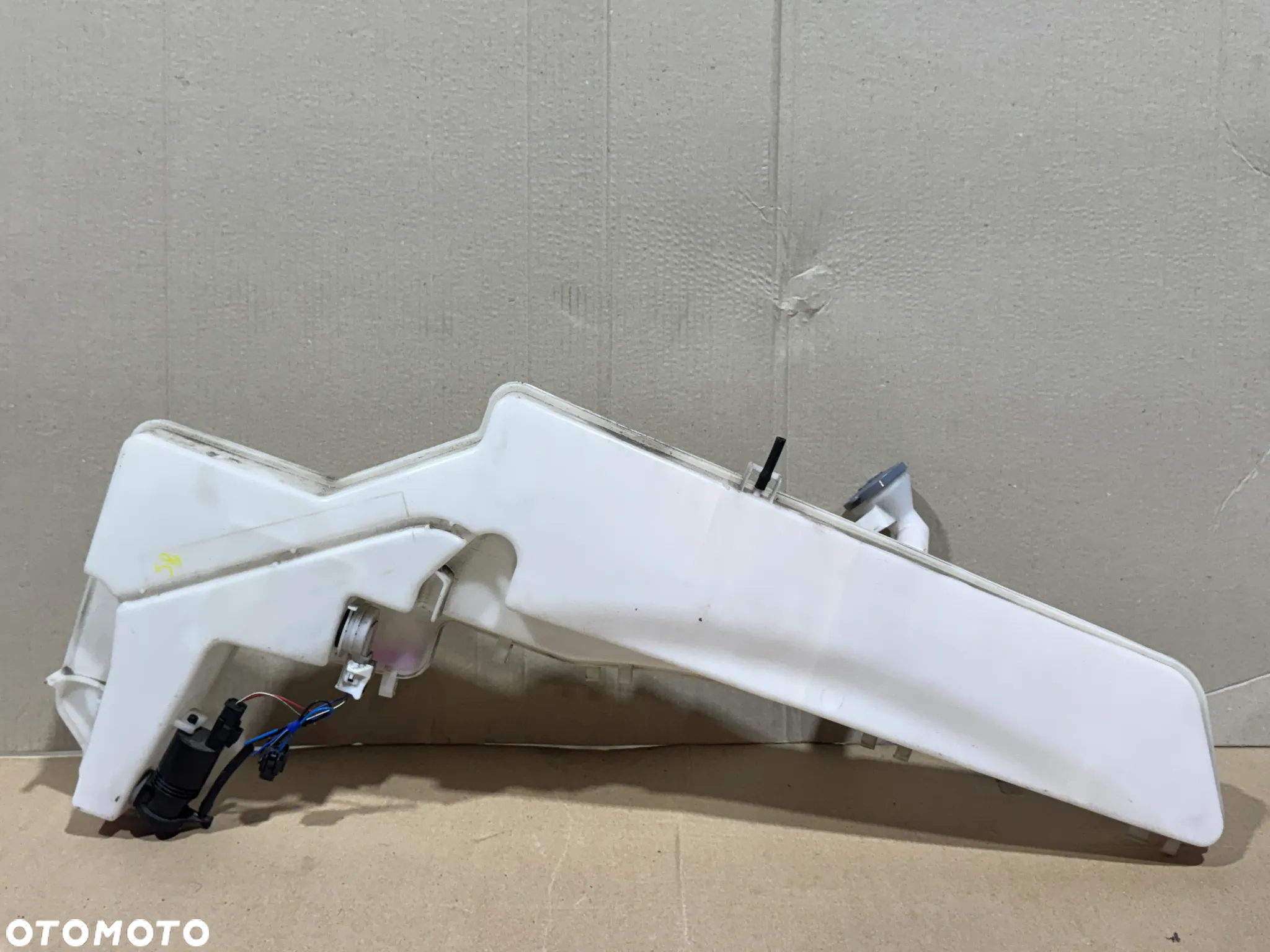 ZBIORNICZEK PŁYNU DO SPRYSKIWACZY NISSAN NAVARA D23 NP300 28910-4KJ0A 28910-4KJ0B - 2