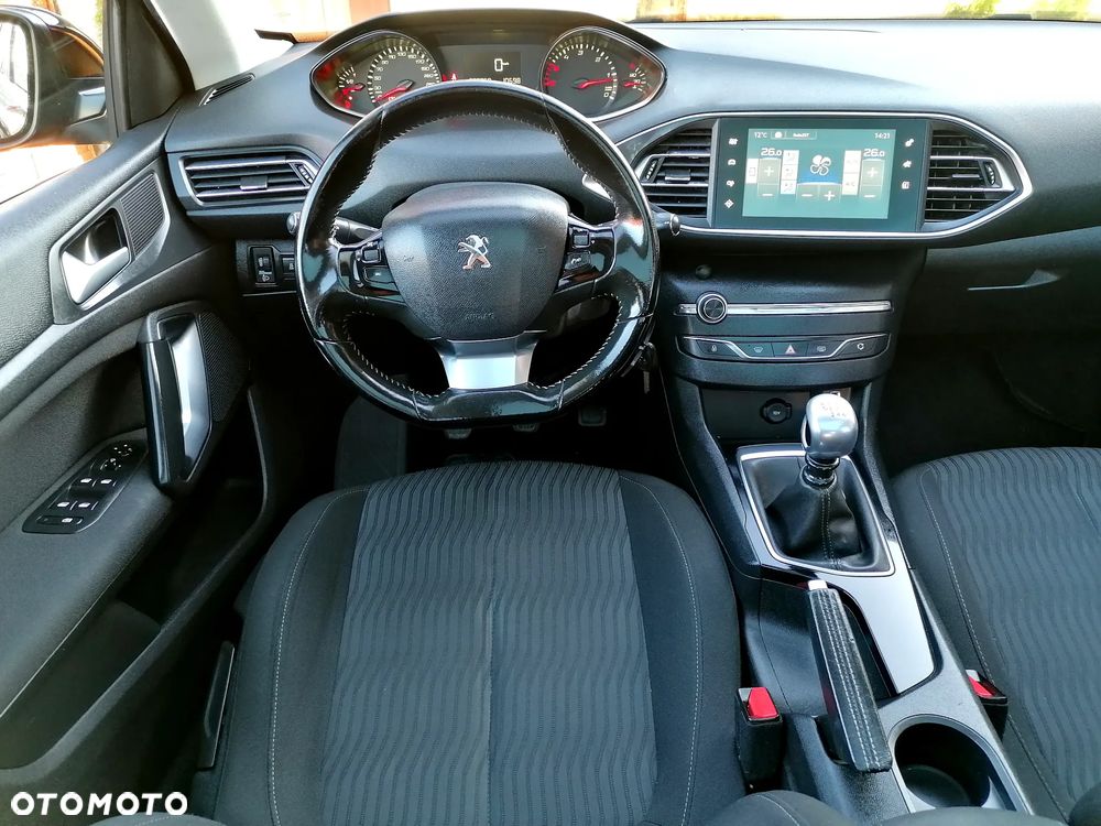 Peugeot 308 - 8