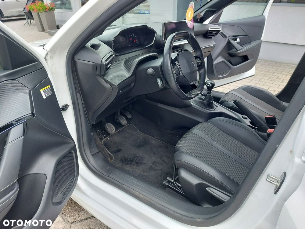 Peugeot 208 - 11