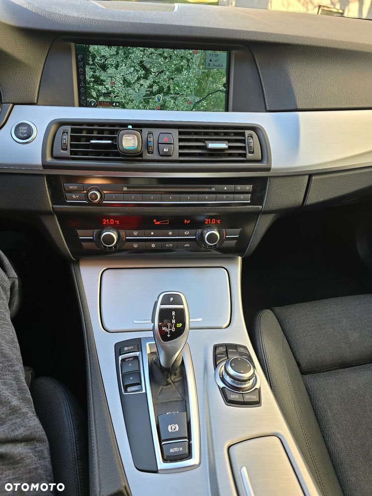 BMW Seria 5 520d - 24