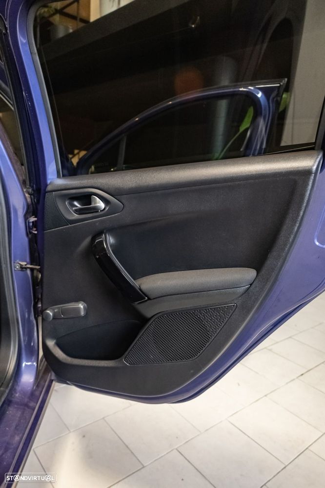 Peugeot 208 1.2 PureTech Style - 15