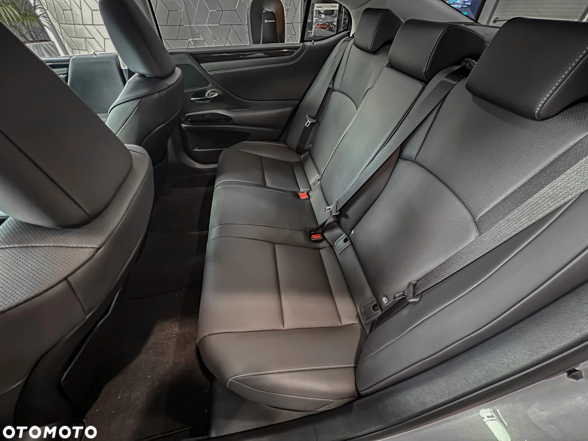 Lexus ES 300h Business Edition - 15