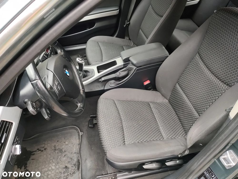 BMW Seria 3 318d - 11