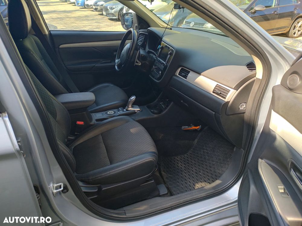 Mitsubishi Outlander 2.0 Litre DOHC MIVEC 4WD Instyle Navi - 12