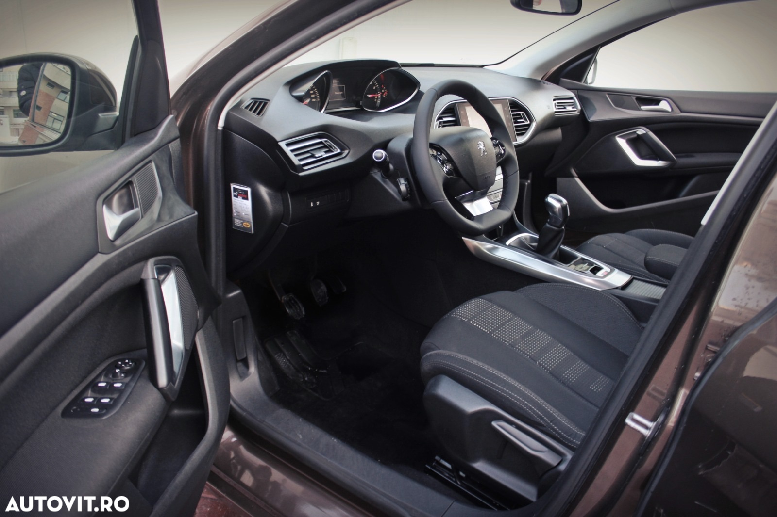Peugeot 308 1.2 L PureTech Turbo Access - 16