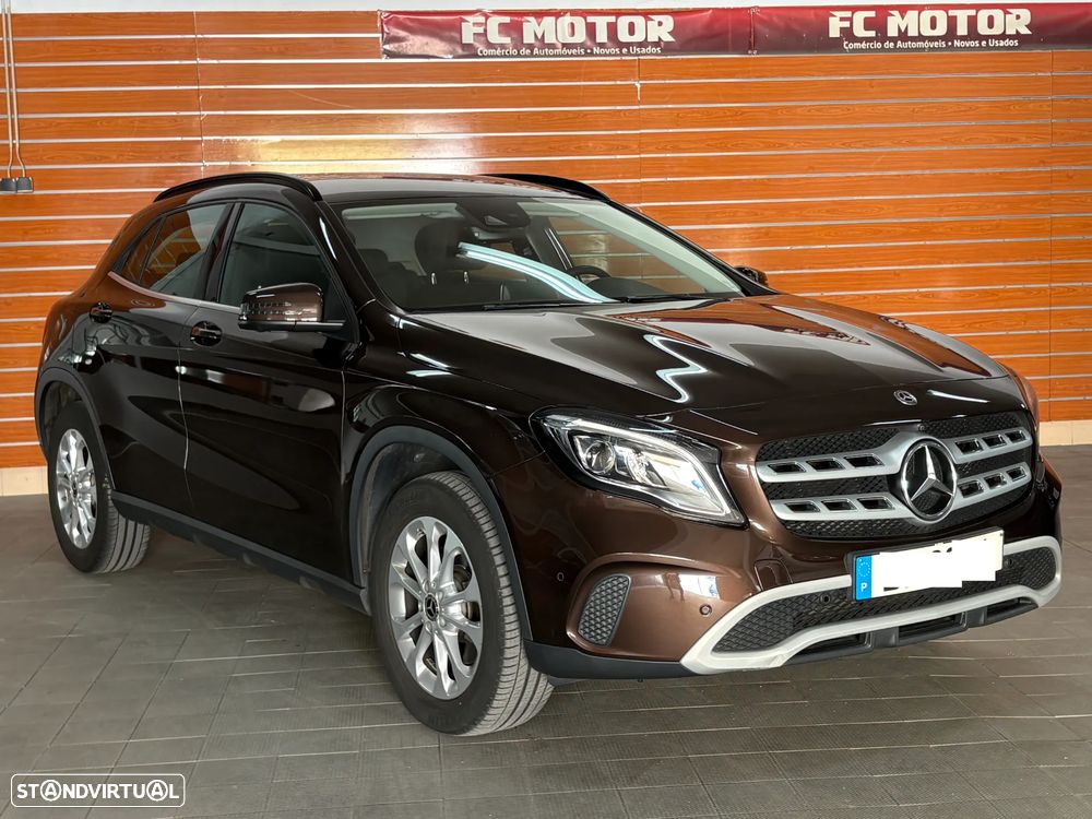 Mercedes-Benz GLA 220 4Matic 7G-DCT - 2