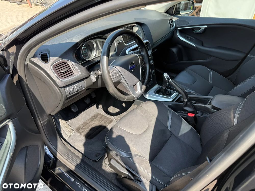 Volvo V40 D3 Momentum - 9