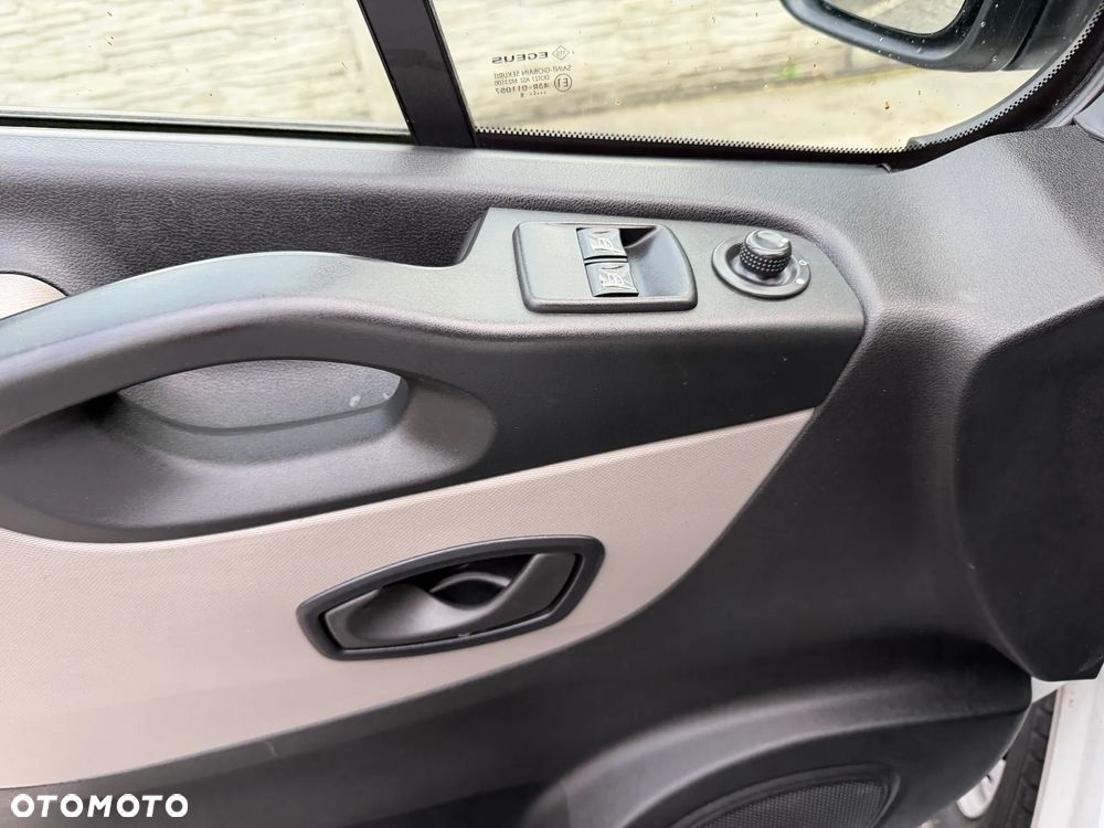 Renault Trafic - 17